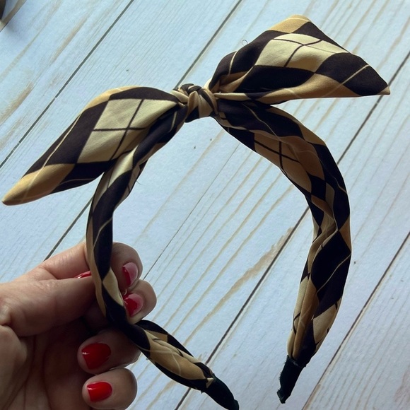 Elegant Checkered Black and Tan Headband - Picture 4 of 4